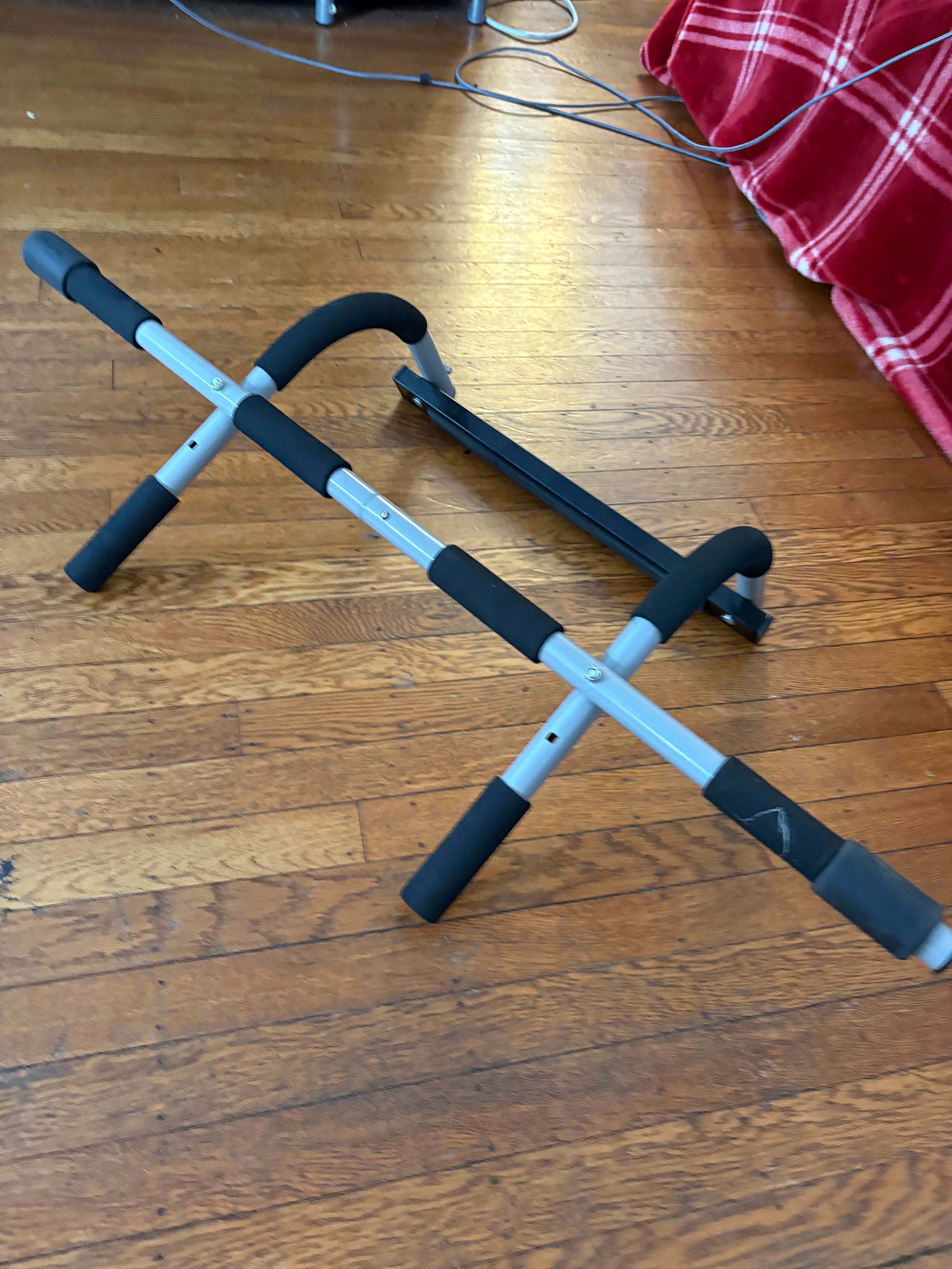 Door hanging pull up bar - Image 1